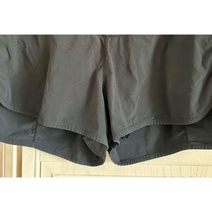 Lululemon Athletica Black Women's Speed Shorts Size 4